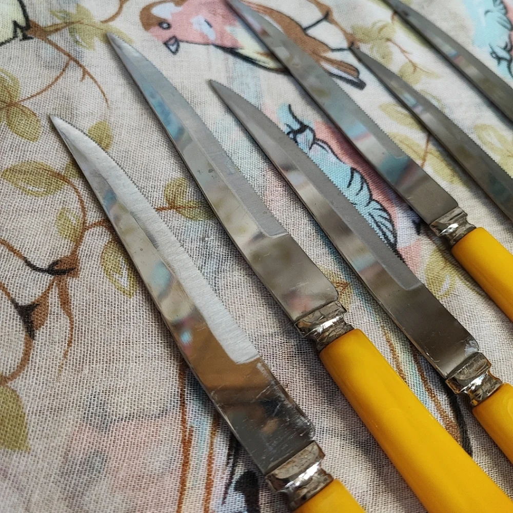 Washington Forge Stainless Steel 6 Steak Knives Sheffield Butterscotch Bakelite